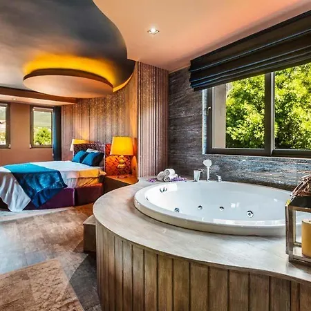 Sleeps 6 With Pool Air Con And Wifi