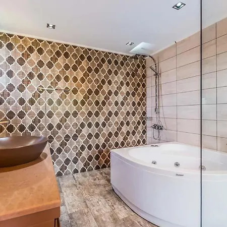 Sleeps 6 With Pool Air Con And Wifi Villa