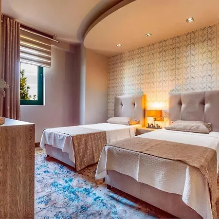 Sleeps 6 With Pool Air Con And Wifi Villa