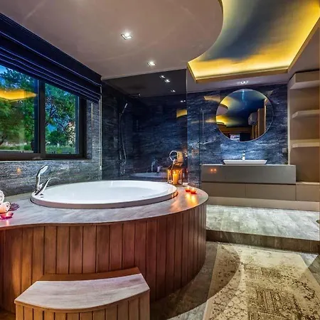 Sleeps 6 With Pool Air Con And Wifi *
