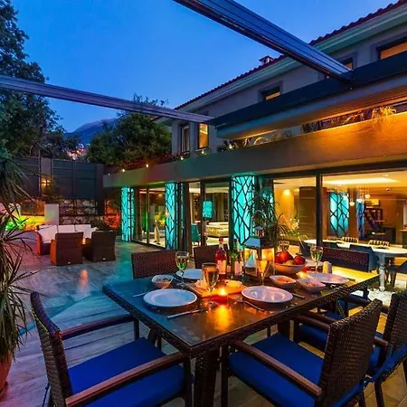 فيلة Sleeps 6 With Pool Air Con And Wifi *