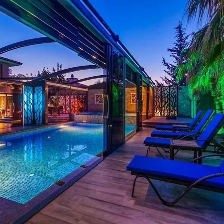 Sleeps 6 With Pool Air Con And Wifi فيلة