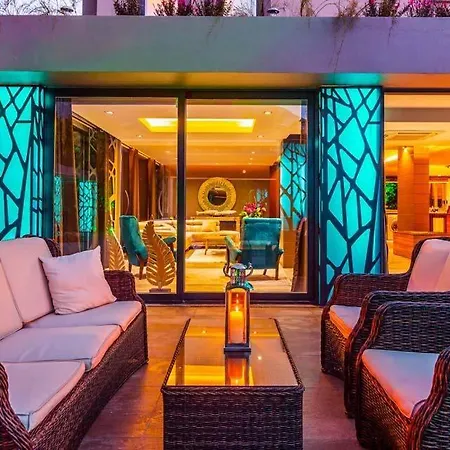 فيلة Sleeps 6 With Pool Air Con And Wifi Ovacık